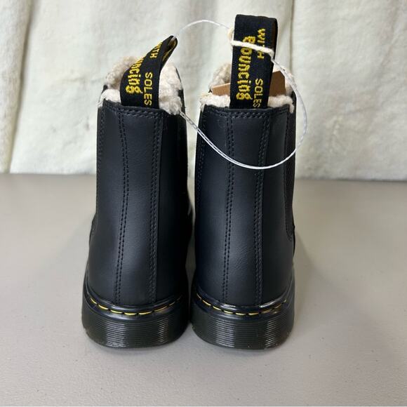 Dr. Martens Black Faux Fur Lined Dorrian Chelsea Boot Shoe Burnished Wyoming NWT - Picture 3 of 9